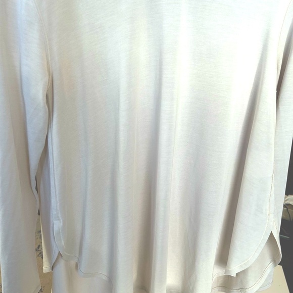 Lululemon Cream/Off-White Bum-Covering Long Sleeve - Medium - Picture 3 of 4